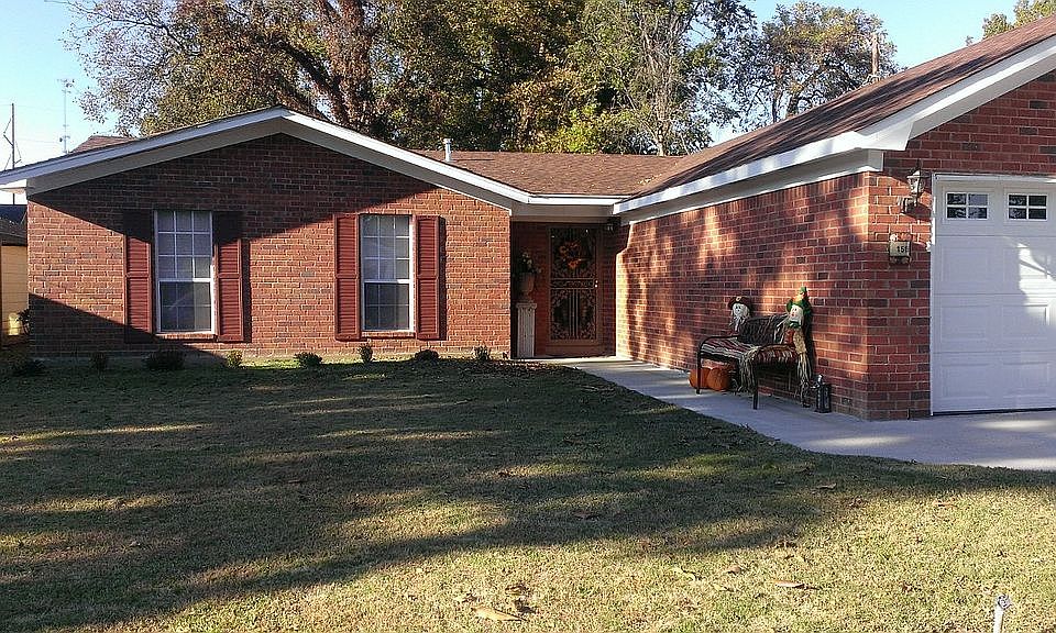 Front w/double garage