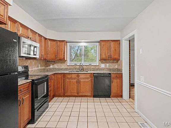 4th image of 2675 Narraganset Dr