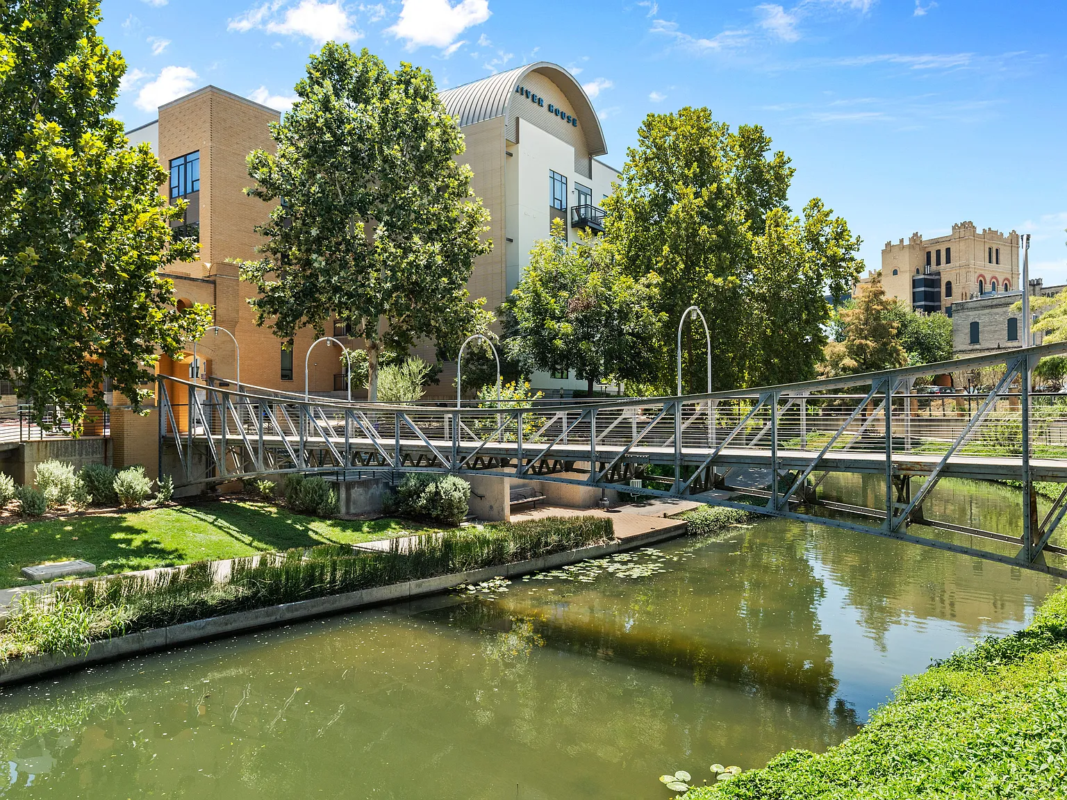 River House — Photo 1