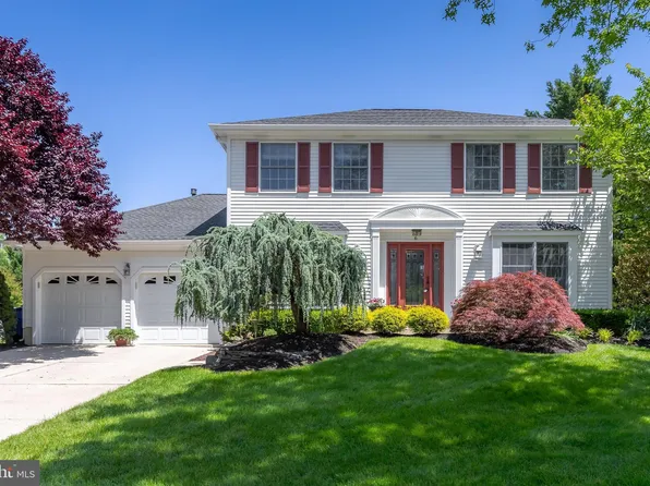 6 Country Squire Ln, Marlton, NJ 08053