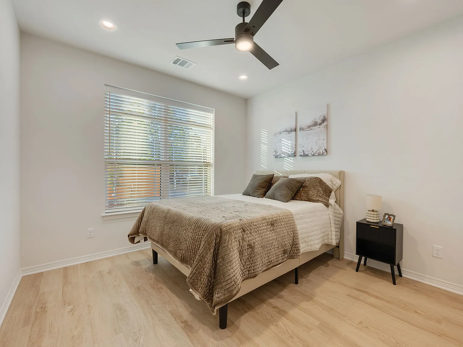 6 bed, 6.5 bath, 2550 sqft, $4,950 — Photo 4