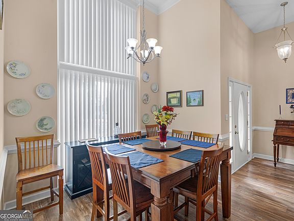 5th image of 813 Clifton Rdg