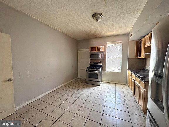 5th image of 411 N Ellwood Ave