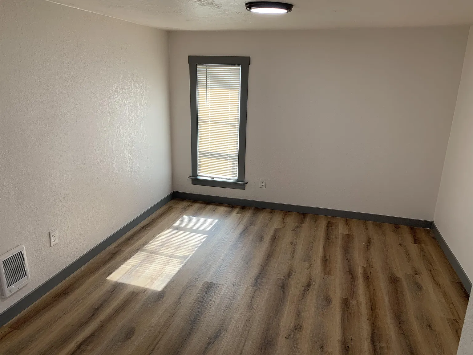 605 West 1st Street - - — Photo 4