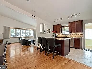 2nd image of 715 Fletcher Pl