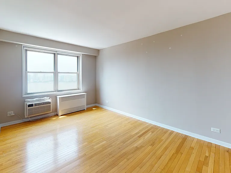 310 Greenwich St #36H — Photo 7