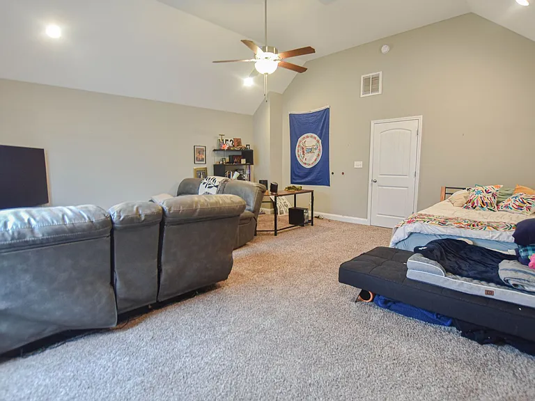 1048 Barnhill Rd — Photo 16