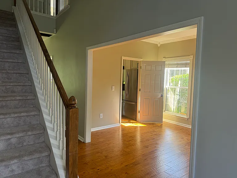 Dining Room (empty)