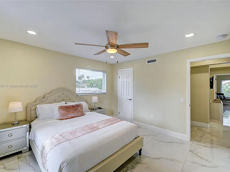 1109 Hollywood Blvd — Photo 45