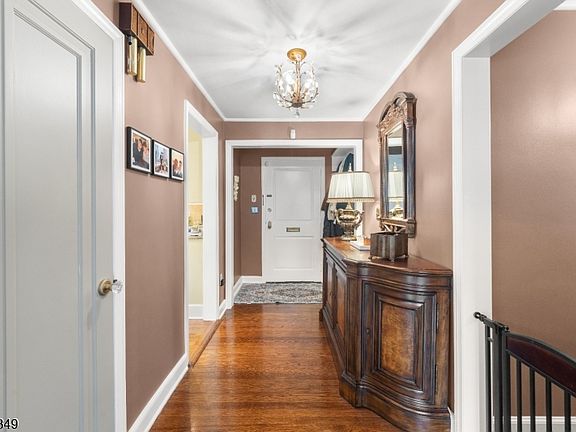 4th image of 950 Belvidere