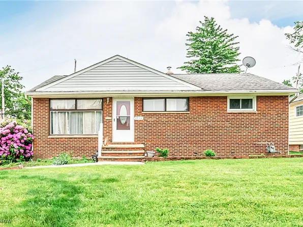 2715 Dellwood Dr, Parma, OH 44134