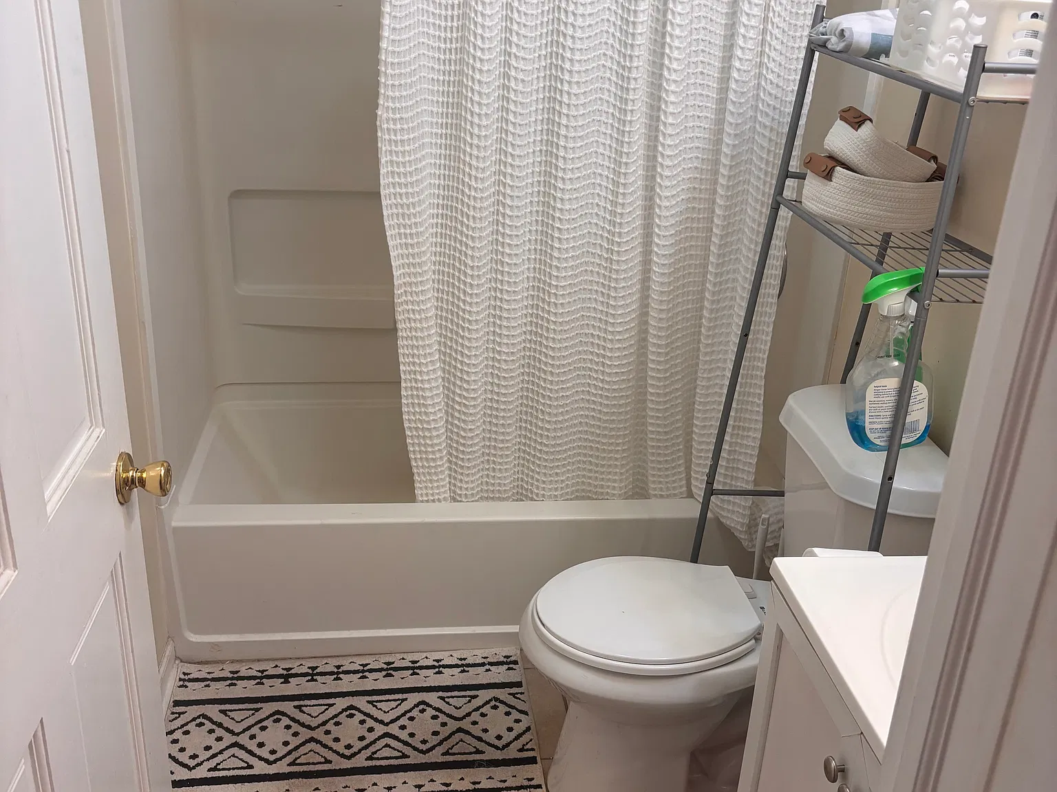 3 bed, 2312 sqft, $525 — Photo 2