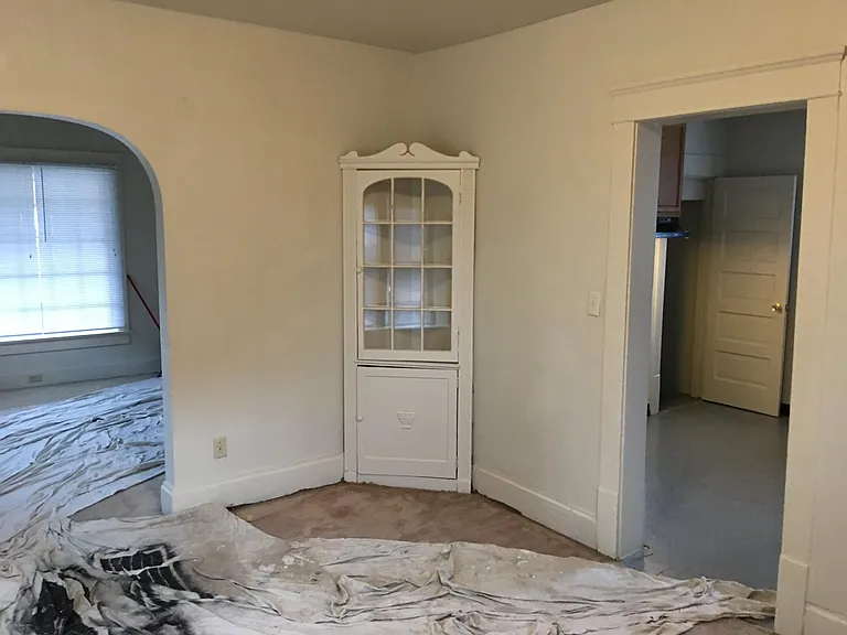 135 Rhodes Ave — Photo 5