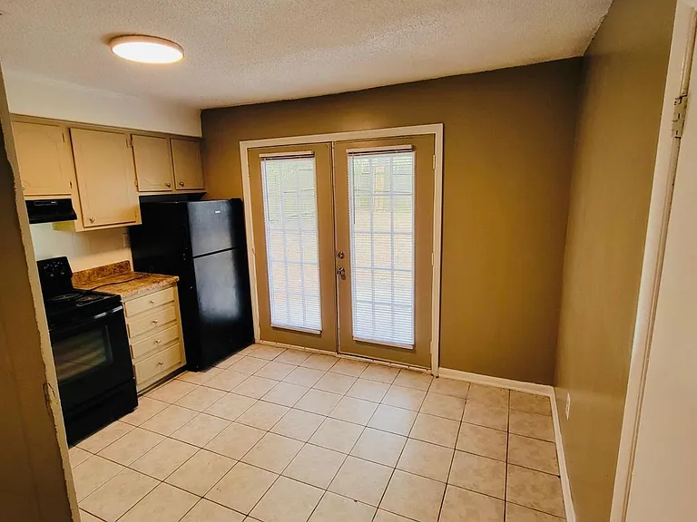 2871 Glenn Hills Cir #B — Photo 7