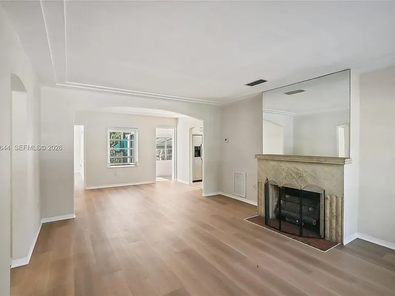 2460 SW 24th St — Photo 6