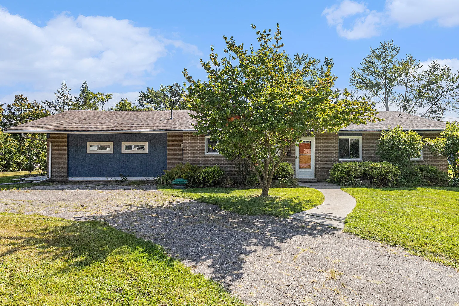 2160 Newport Ct photo 1