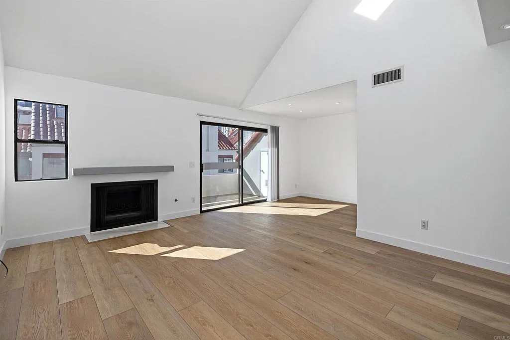2 bed, 2.0 bath, 1173 sqft, $3,975 — Photo 2
