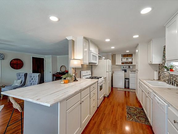 3rd image of 575 E San Pedro Ave #75