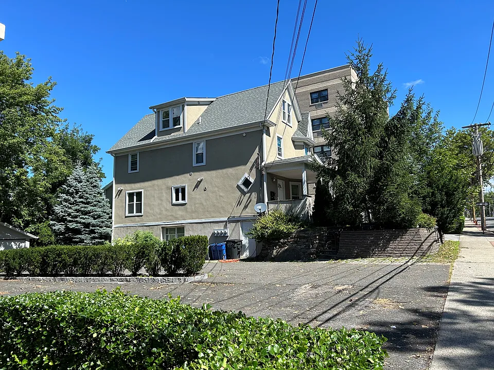 Building Photo 4