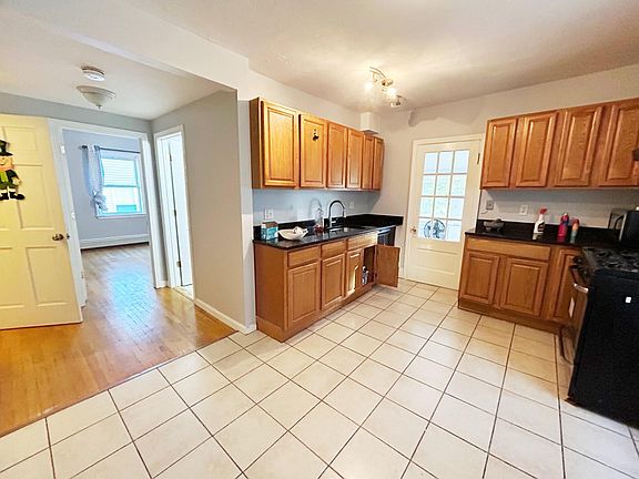 5th image of 137 Virginia Rd #2