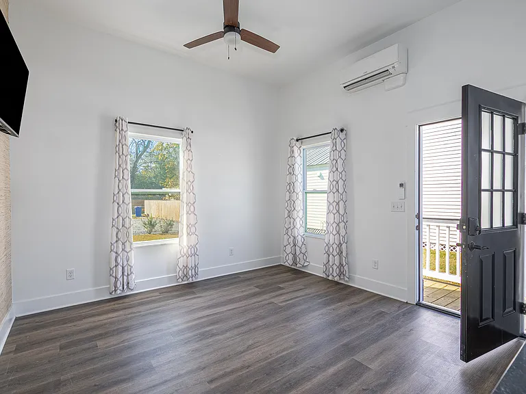 637 E Anderson St — Photo 4