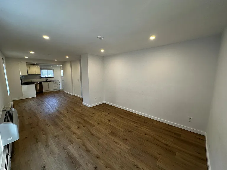 9 Fraser St #B — Photo 9