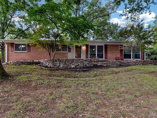 9 Green Garden Dr, Saint Ann, MO 63074