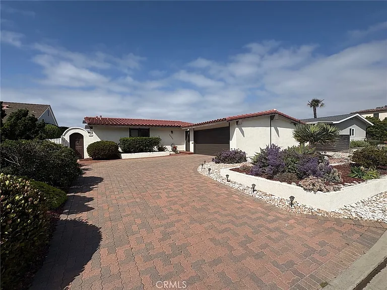 3005 La Ventana — Photo 2