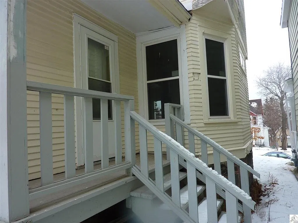 613 E 6th St — Photo 4