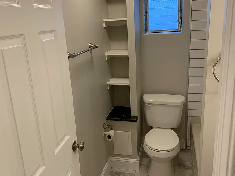 638 Catharine St #3 — Photo 2