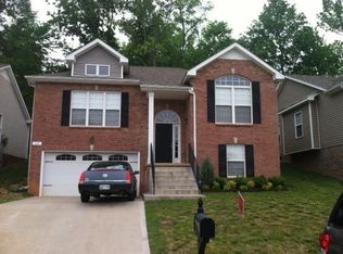 635 Hidden Valley Dr, Clarksville, TN 37040