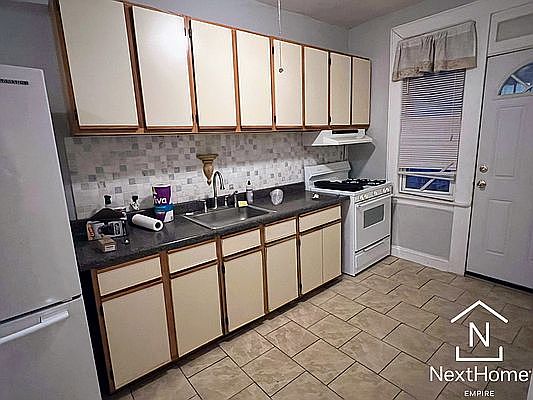 1st image of 2422 Crescent St #1