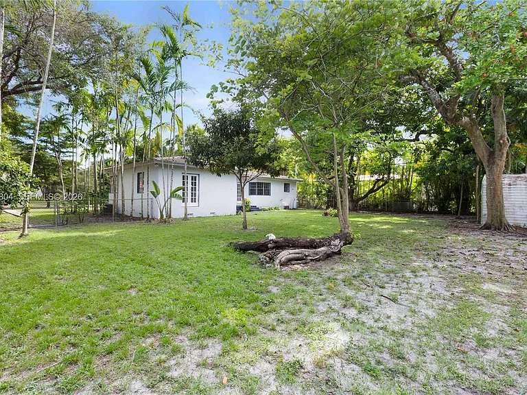 1431 Algeria Ave — Photo 27