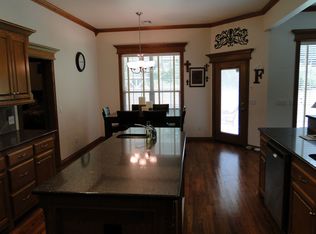 372 Cambridge Rd, Midwest City, OK 73130