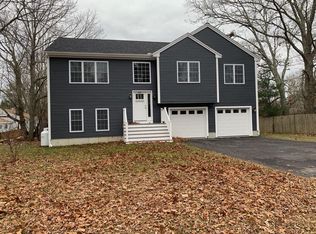 32 Bolton Rd, Dartmouth, MA 02748