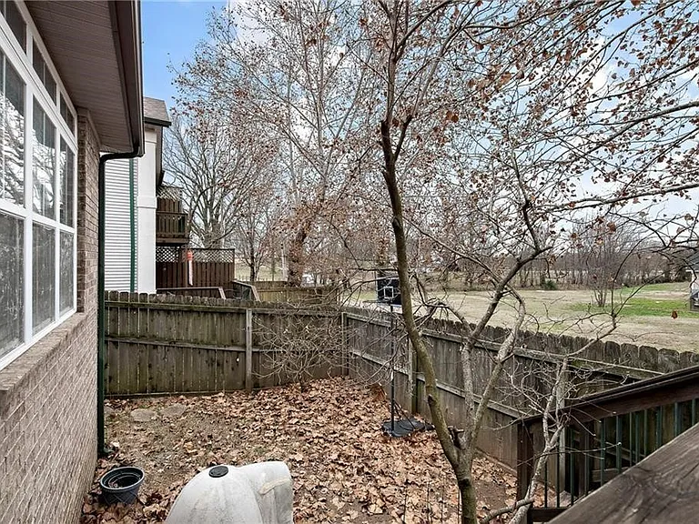 11073 Club House Pkwy — Photo 23