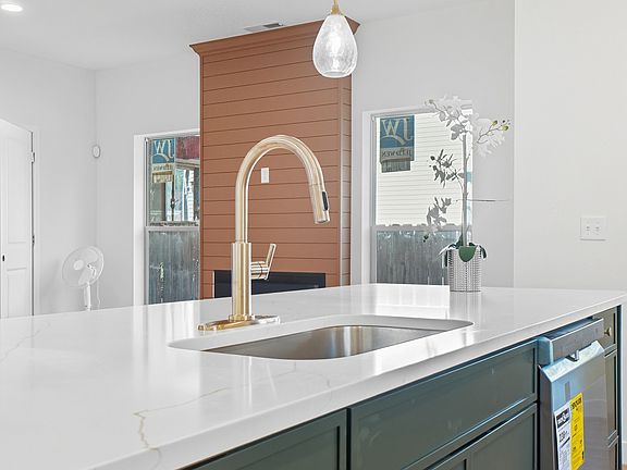 5th image of 412 Saint Clair Ave