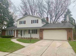 1620 Willard Ter, De Pere, WI 54115