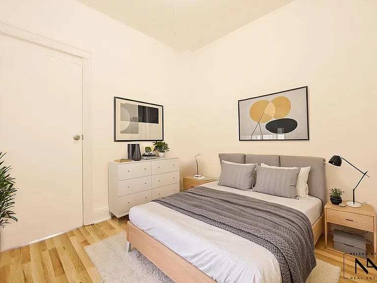 664 6th Ave #2R — Photo 2
