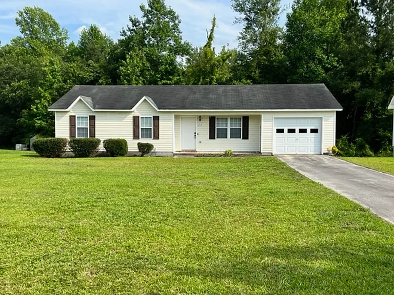 212 Winterberry Ct — Photo 1