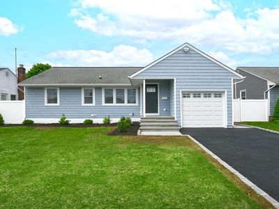 20 Scholl Drive, Farmingdale, NY, 11735