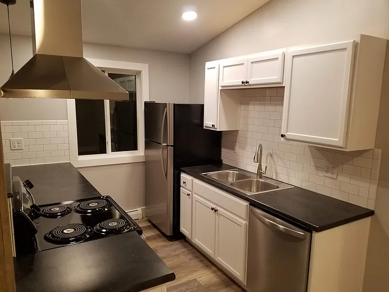220 Main St — Photo 4