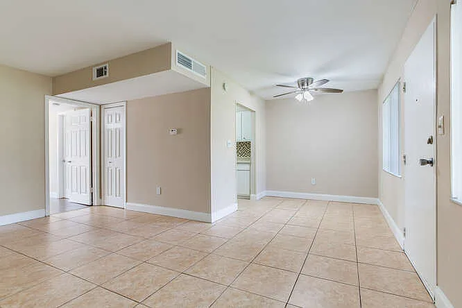 Chateau Apartments — Photo 46
