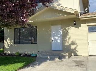 609 11th St NE, East Wenatchee, WA 98802