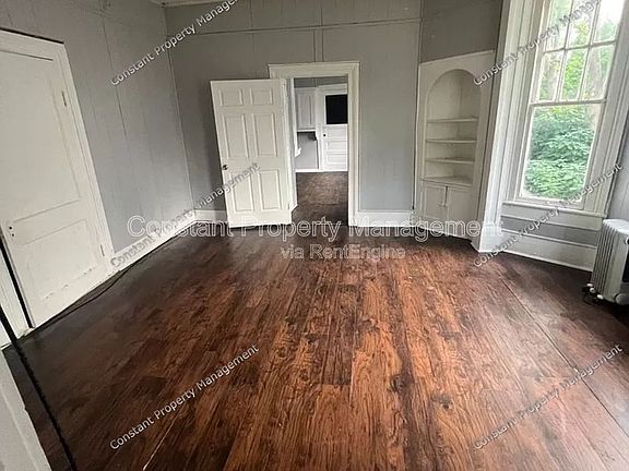 3rd image of 616 W Poplar St APT 1
