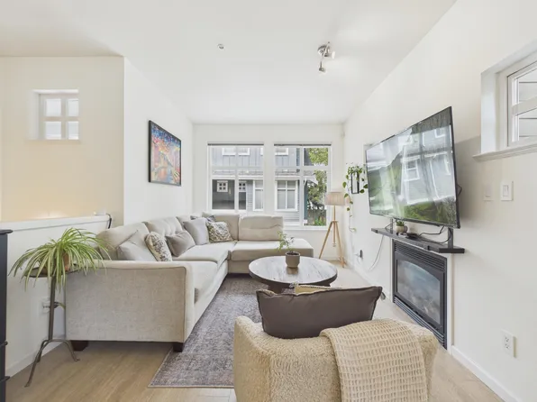 935 Ewen Ave #57, New Westminster, BC V3M 0A1
