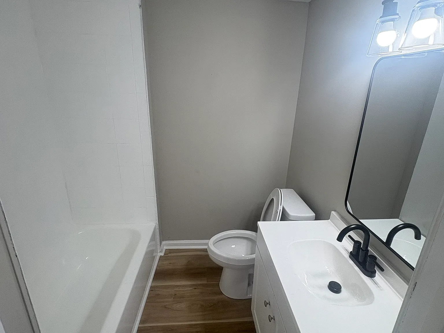 3 bed, 1.5 bath, 900 sqft, $1,750 — Photo 3