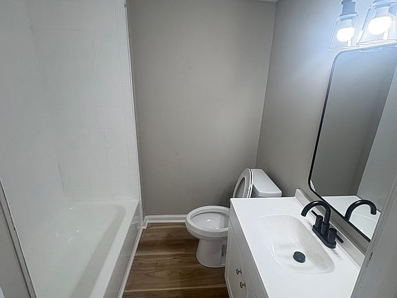 3rd image of 1143 23rd St