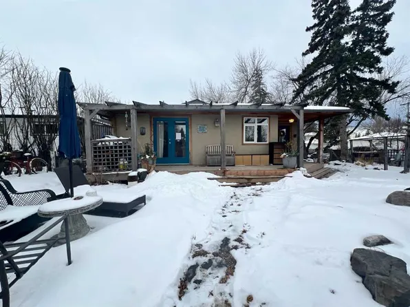 29 Windermere Rd SW, Calgary, AB T3C 3K2