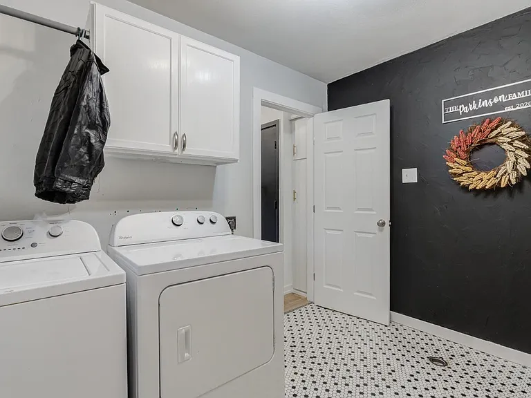58 E Lakeshore Dr — Photo 29